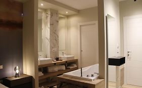 'Tabula Rasa Exclusive Rooms'